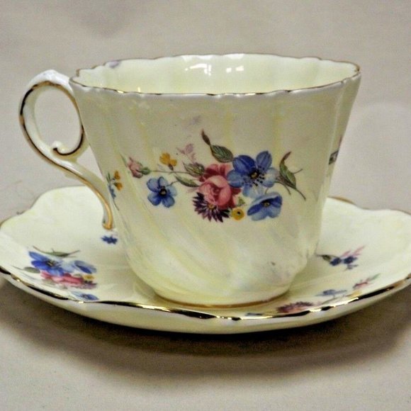 Paragon Fine Bone China by Appointment to HM the Queen Floral Tea Cup & Saucer - Picture 6 of 12
